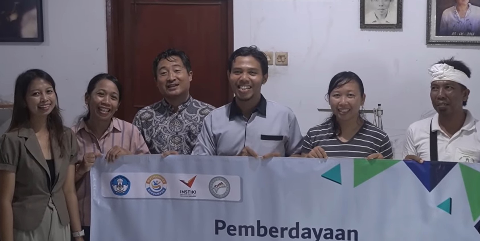 Implementasi Teknologi Augmented Reality pada Pengerajin Wastra Sanggah Pemerajan Raka Rai Bali